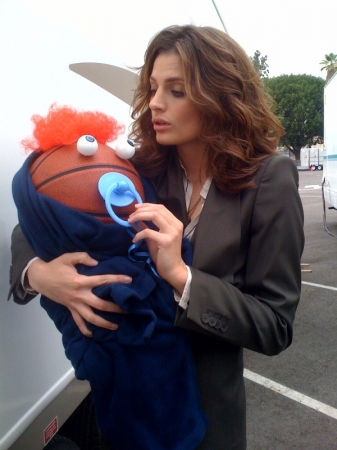 [URL=https://twitter.com/Stana_Katic/status/27790627275]@STANA_KATIC[/URL] Já que alguns descobriram, achei que vocês deveriam ser os primeiros a ver as fots bebê Baskett Beckett.
Palavras chave: TWITTER;2010