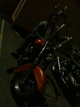[URL=HTTPS://TWITTER.COM/STANA_KATIC/STATUS/32632996947304448]@STANA_KATIC[/URL] ENTÃÃÃO, O SR. VICTOR WEBSTER (CONHECIDO COMO JOSH DAVIDSON) VEIO HOJE DE MOTO.
Palavras chave: TWITTER;2011;Chicago