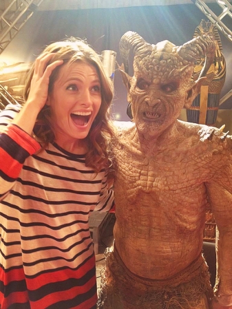[url=https://twitter.com/Stana_Katic/status/265330667603259393]@Stana_Katic[/url] Spoiler: passei o episódio de amanhã com esse cara. Escrito por @LilAngelK8. Bom te ver, garota. Beijo, S
Palavras chave: bastidores;bts;The Final Frontier;Castle;Twitter;2012