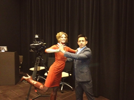 [url=https://twitter.com/Stana_Katic/status/265294576397479936]@Stana_Katic[/url] Bastidores: entrevista com @tonyontv do @ontheredcarpet aqui na USC. O cara tem ótimos passos.
Palavras chave: USC;An Evening With Castle;Twitter;2012;Tony