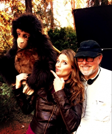 [URL=https://twitter.com/Stana_Katic/status/312324355432521728]@Stana_Katic[/URL] Passando diálogos com @jonathansfrakes para uma cena de "	Nas Montanhas dos Gorilas".
Palavras chave: TWITTER;2013Jonathan Frakes;Castle;bastidores;bts;5ª temporada