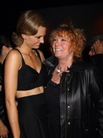 [url=https://twitter.com/Stana_Katic/status/388145036736483328]@Stana_Katic[/url]: Com @Genyaravan #CBGB premiere 
Palavras chave: Twitter;2013;CBGB;Genya Ravan