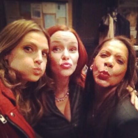 [url=https://twitter.com/Stana_Katic/status/391484012302041089]@Stana_Katic[/url]: Garotas de "24". @joncassar @Wersching @btwprod
Palavras chave: Twitter;2013;Castle;6x09;6.09;s06e09;Annie Wersching;Penny Johnson Jerald;24