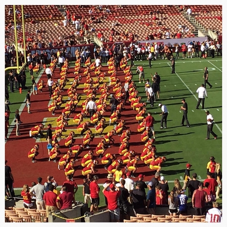[url=https://instagram.com/p/713AnfR4cl/]@drstanakatic[/url]: Um pouco de Americana no final de semana. Curtindo uma festa do estacionamento com amigos antes do jogo de futebol de #USC e #Stanford.
Obrigada, @metrolosangeles, por tornar tão fácil chegar/sair do Coliseum!

#NaCidadeOndeVivo
Foto de antes do jogo.
