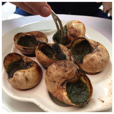 [url=https://instagram.com/p/8hkHJAx4Rr/]@drstanakatic[/url]: Escargot*.

Comida francesa.

#ParisDoMeuJeito

(*caracóis.)
