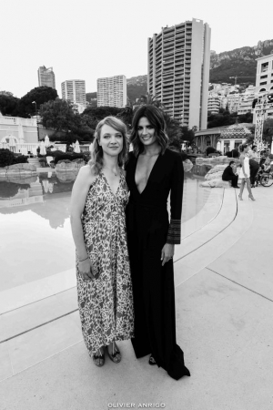 [url=http://facebook.com/stanakaticfanpage/posts/10154549391331674]Stana Katic[/url]
