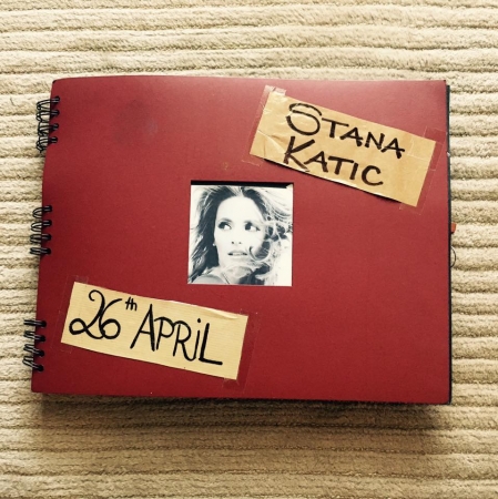 [url=http://facebook.com/stanakaticfanpage/posts/10154577759571674]Stana Katic[/url]: Obrigada a todos pelo carinho, mas acima de tudo, OBRIGADA pelo sua apoio incrível! #VocêsBrilhamNoEscuro!! 💙
