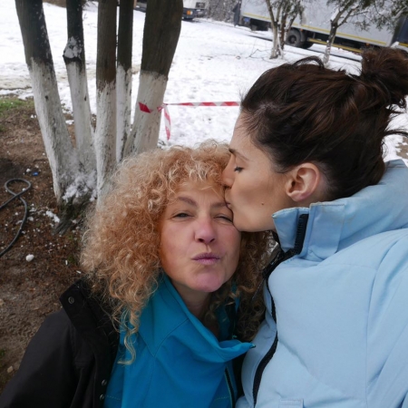 [url=http://facebook.com/stanakaticfanpage/posts/10154808128651674]Stana Katic[/url]: BUM! Levando #Absentia para casa, para a 🎥 equipe incrível por trás de "300," "Os Mercenários" & mais filmes. Bulgária, você é demais! Vejo vocês em 27 de setembro, às 21h no AXN. #AmoNossaEquipe

