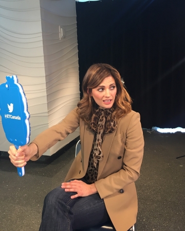 [url=http://instagram.com/p/BeJ7XB9BW2k]@drstanakatic[/url]: Espelho, espelho meu... 🤔😁😏😬 Obrigada a todos que mandaram uma pergunta pro #AskStana no chat do @etcanada sobre #Absentia. 💋 Só tivemos tempo para 4 perguntas. Estou pensando em fazer um outro chat em breve. 😛😜 Avisarem onde e quando.

