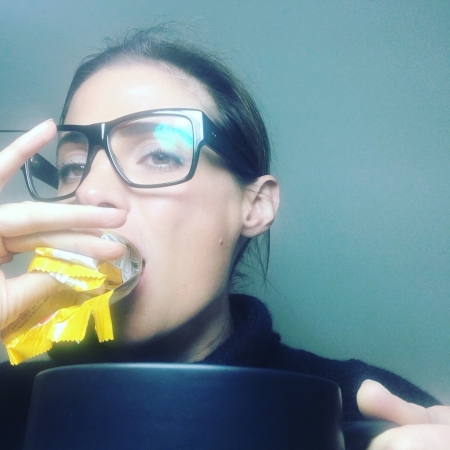 [url=http://instagram.com/p/BeMSJMOBAtM]@drstanakatic[/url]: Beleeeeza, penúltimo canadensismo. 🇨🇦😜 (para quem não viu o último post: em homenagem ao lançamento de #Absentia no @showcasedotca neste domingo, às 21h, publicarei alguns canadensismos padrões. 🇨🇦)
☕️ Xícara de café & uma barra de 🍫 Coffee Crisp & ficar aaaaaalta de AÇÚCAR pra contar lá em casa!!! #Uhul 🤸🏻‍♀️🏋🏻‍♀️🤾🏻‍♀️⛹🏻‍♀️🏃🏻‍♀️
#Faltam2Dias 👁 ... #NaVerdadeFaltamMesmoUmas24HorasMasMesmoAssim 🍫🍫🍫#Showcase #CoffeeCrisp
