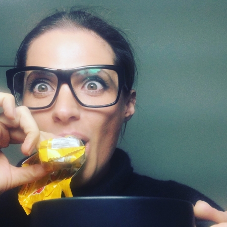 [url=http://instagram.com/p/BeMSJMOBAtM]@drstanakatic[/url]: Beleeeeza, penúltimo canadensismo. 🇨🇦😜 (para quem não viu o último post: em homenagem ao lançamento de #Absentia no @showcasedotca neste domingo, às 21h, publicarei alguns canadensismos padrões. 🇨🇦)
☕️ Xícara de café & uma barra de 🍫 Coffee Crisp & ficar aaaaaalta de AÇÚCAR pra contar lá em casa!!! #Uhul 🤸🏻‍♀️🏋🏻‍♀️🤾🏻‍♀️⛹🏻‍♀️🏃🏻‍♀️
#Faltam2Dias 👁 ... #NaVerdadeFaltamMesmoUmas24HorasMasMesmoAssim 🍫🍫🍫#Showcase #CoffeeCrisp
