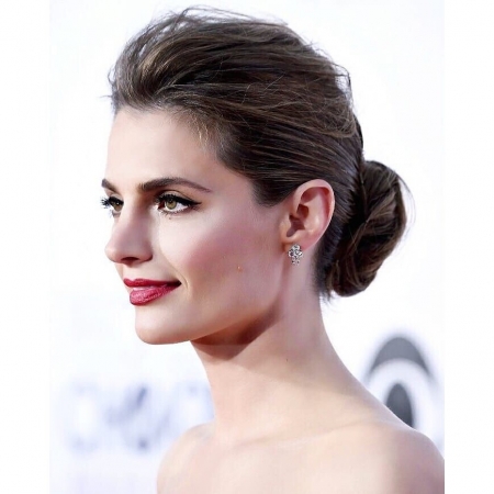 [url=https://www.facebook.com/stanakaticfanpage/posts/10155286132671674]Stana Katic[/url] | [url=http://instagram.com/p/BhNdE_NBrAG]@drstanakatic[/url]: #MeusCoques 😊
#Tbt
