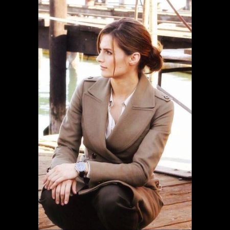 [url=https://www.facebook.com/stanakaticfanpage/posts/10155286132671674]Stana Katic[/url] | [url=http://instagram.com/p/BhNdE_NBrAG]@drstanakatic[/url]: #MeusCoques 😊
#Tbt
