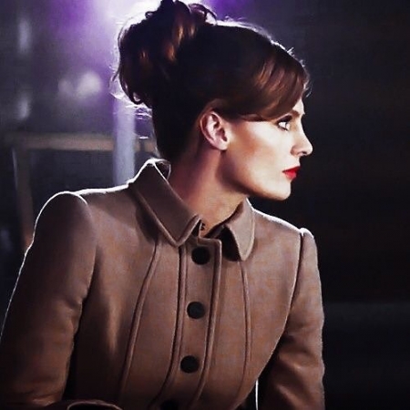 [url=https://www.facebook.com/stanakaticfanpage/posts/10155286132671674]Stana Katic[/url] | [url=http://instagram.com/p/BhNdE_NBrAG]@drstanakatic[/url]: #MeusCoques 😊
#Tbt
