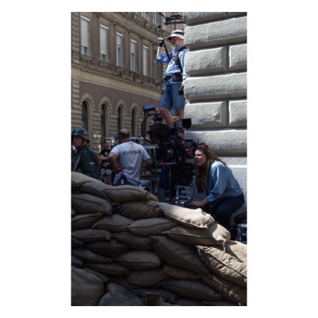 [url=http://twitter.com/Stana_Katic/status/1012102552769388544]@Stana_Katic[/url] | [url=http://instagram.com/p/Bki2l4lBmMs]@drstanakatic[/url]: Minha #QDQ é a diretora & produtora #LydiaDeanPilcher, que está no meio da edição do filme de espionagem da II Guerra Mundial que fizemos ao lado de @sarahmeganthomas & @radhikaofficial. Lydia é uma cineasta incrível e uma pessoa linda. Sua produtora #CineMosaic já trouxe diversos filmes fantásticos à vida. 🎥 #MulheresPorTrásDosFilmes 🎥 @lydiadeanpilcher
