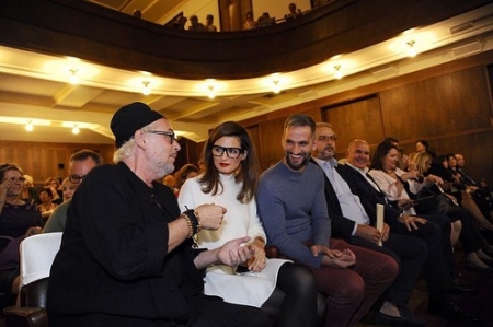 [url=http://instagram.com/p/BoCyH1pB1QW]@drstanakatic[/url]: Na plateia da abertura da temporada da #FilarmônicaDeBelgrado. Bravo 👏🏼👏🏼 a todos os artistas e obrigada a toda a equipe dos bastidores. 🎺🎻🥁 Meu irmão e eu nos divertimos excepcionalmente, e somos gratos pela oportunidade de aproveitar uma noite de 🎶 música 🎶.
#abençoada #NoitesDeAniversário #BálcãsDoMeuJeito #SérviaDoMeuJeito #Sérvia #Bálcãs
