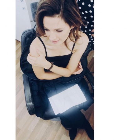 [url=http://instagram.com/p/BoV6jfGhh3p]@drstanakatic[/url]: #LateraisBrilhando #ProcrastinandoNoTrailerDeCabeloEMaquiagem #UmaAtrizSePrepara #2aTemporada #Absentia 📸 cortesia da @murzi_me
