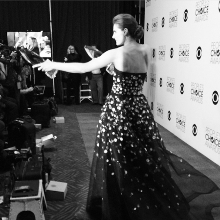 [url=http://instagram.com/p/xk5F4rmz7r/]@jessicaradloff14[/url]: @drstanakatic faz brincadeiras nos bastidores do #PeoplesChoice com seus prêmios! @glamourmag #Castle
