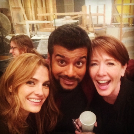 [url=https://instagram.com/p/8MZSOFt-eW/]@sunkrishbala[/url]: Estarei com essas duas adoráveis moças ESTA NOITE em Castle na ABC. As coisas ficam agressivas.

