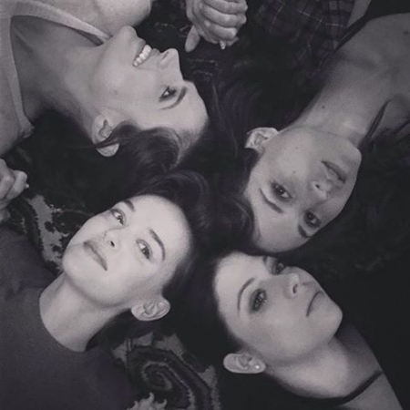 [url=http://instagram.com/p/BJs2K_xhqlm]@jessweixler[/url]: Eu amo SISTER CITIES mais do que posso dizer. Chega aos cinemas dia 2 de setembro no Cinema Village - NY & Fine Arts Bev Hills - LA. ❤️ Me avise se puder assistir. Bjs
@michelletrachtenberg @sleepinthegardn @drstanakatic @sean_hanish @colettefreedman @aimeegarcia4realz
Estreia no @lifetimetv em 17 de setembro!
