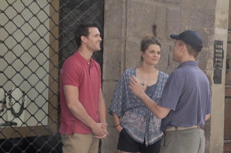 [url=http://instagram.com/p/BPnOFFfg5qt]@lostinflorencemovie[/url]: Faltam poucos dias para o lançamento oficial! Nos cinemas e por demanda! Brett Dalton (@imbrettdalton) e Stana Katic (@drstanakatic) preparam uma cena com nosso diretor Evan Oppenheimer.
