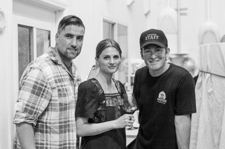 [url=https://twitter.com/SunstoneWinery/status/828785513129734144]@SunstoneWinery[/url]: Obrigada, querida @Stana_Katic. Venha pisar conosco de novo em 2017! Foi tão divertido! - @Bion_Rice + @annasrice.

