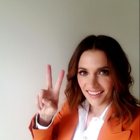 [url=http://instagram.com/p/BUx95z7j4xP]@amynadinemakeup[/url]: Eu maquiei a adorável @drstanakatic esta noite, e então a fiz tirar fotos para o meu Insta... E ela topou! 🤓🤓 Obrigada, Stana! Cabelo por @sienree!
