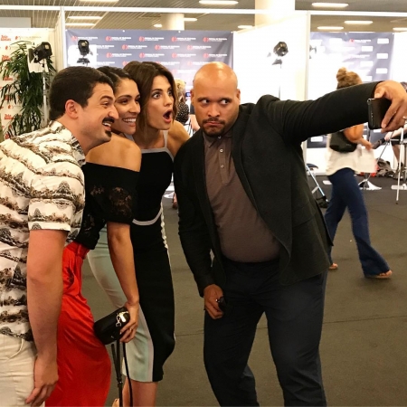 [url=http://instagram.com/p/BVdJaC0Bsl7]@piperaki[/url]: Melhor encontro de Stana Katic, quando o elenco de #ChicagoFire pediu uma seldie! #MonteCarlo #ftv2017 #stanakatic #letsshipotisandcruz
