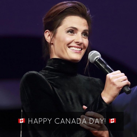 [url=http://instagram.com/p/BWBMTJ7hnOk]@absentiaseries[/url]: Junte-se a nós na comemorações do #DiaDoCanadá em homenagem às nossa estrela canadense, @drstanakatic! Se estiver no Canadá, procure sua nova série #Absentia no @showcasedotca! #Canada150 #StanaKatic #Canadá #Showcase #AmamosOCanadá #Corus
