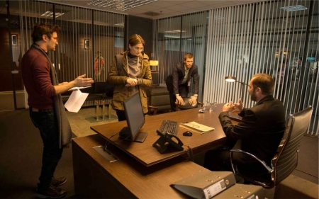[url=http://twitter.com/AbsentiaSeries/status/892536719756607488]@AbsentiaSeries[/url]: Nos bastidores de #Absentia. 👁 @ralphineson discute uma cena com @Stana_Katic, @heusinger e o diretor #OdedRuskin. #TV 🎬
