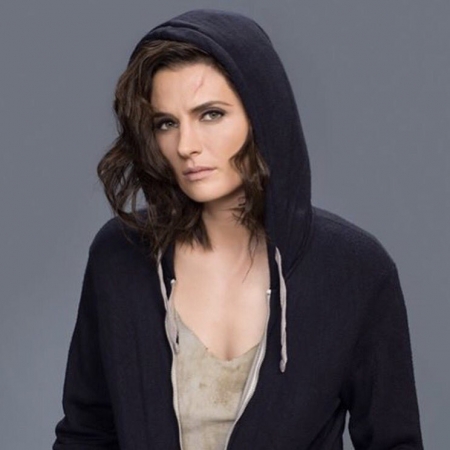 [url=http://twitter.com/AbsentiaSeries/status/907347627951325184]@absentiaseries[/url]: Qual foto da @Stana_Katic você mais gosta? Dê RT e diga qual você acha que devemos usar! 👁 #Absentia #tv
