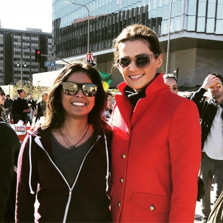 [url=http://instagram.com/p/BeMGnIODz-YbnVvaBh2e1huji5oO8KUyuxW4Iw0]@khanthechipmunk[/url]: Encontrei a @drstanakatic na Marcha das Mulheres em LA! "Castle" definitivamente me ajudou a aguentar segundas-feiras, e me inspira pensar em personagens quando escrevo! Ela foi graciosa e gentil, enquanto fui estranha e afobada. #EstouMelhorando #MarchaDasMulheres
