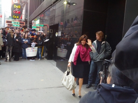 [url=https://twitter.com/SitcomsOnline/status/318892960529920000]@SitcomsOnline[/url]
Palavras chave: GOOD MORNING AMERICA;GMA;2013;TV;TWITTER