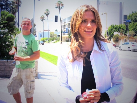 © [url=https://twitter.com/dharleensait/status/359938784575496194]@dharleensait[/url]
Palavras chave: Stana;fãs;2013;Castle;bastidores;Twitter