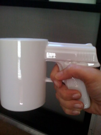 [URL=https://twitter.com/Stana_Katic/status/11786826568]@STANA_KATIC[/URL] Ganhei essa caneca de matar da Caitlin. Gargalhei alto! Obrigada pelo incrível bilhete e pelo ótimo presente!
Palavras chave: Twitter;2010