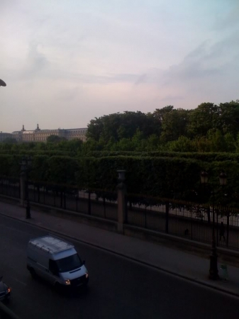 [URL=https://twitter.com/Stana_Katic/status/13616585385]@STANA_KATIC[/URL] A vista de uma das janelas do meu quarto no hotel Le Meurice, com vista pro Louvre... Vivendo e amando Paris.
Palavras chave: TWITTER;2011;FLO;FOR LOVERS ONLY;bastidores;França;Paris