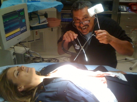 [url=https://twitter.com/Stana_Katic/status/116006414102708225]@Stana_Katic[/url] Spoiler: com o sr. Bowman entre as gravações.
Palavras chave: Rob Bowman;Castle;bastidores;bts;Rise;4ª temporada;2011;Twitter