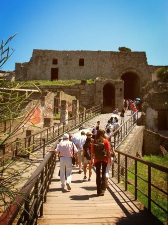 [URL=https://twitter.com/Stana_Katic/status/309235023477874689]@Stana_Katic[/URL] Andando por Pompéia
Palavras chave: TWItTER;2010;ITÁLIA;POMPEII