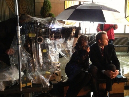 [url=https://twitter.com/Stana_Katic/status/440872910941470720/photo/1]@Stana_Katic[/url]: Bastidores vintage: Lazarus & eu, dividindo um guarda-chuva. #FotosAconchegantesDeFamília @JackColeman4RLZ X
Palavras chave: Castle;2013;Recoil;5ª temporada;5x13;5.13;s06e13;Jack Coleman;Twitter