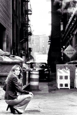[url=https://www.facebook.com/stanakaticfanpage/photos/a.10151157352656674.438260.284801801673/10152002845581674/]Stana Katic[/url]: Na fábrica. x S
Palavras chave: Castle;stills;The Fast And The Furriest;5x20;s05e20;5.20;Facebook;2013