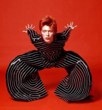 [url=https://twitter.com/Stana_Katic/status/492964814600151040]@Stana_Katic[/url]: "Sou uma estrela instantânea. É só adicionar água e misturar."
- David Bowie
Palavras chave: Twitter;2014