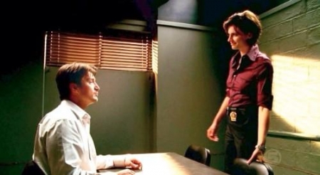 [url=https://twitter.com/Stana_Katic/status/515281799446937600]@Stana_Katic[/url]: TBT: para onde tudo começou.

Richard levado.

#CastleSeason7 
