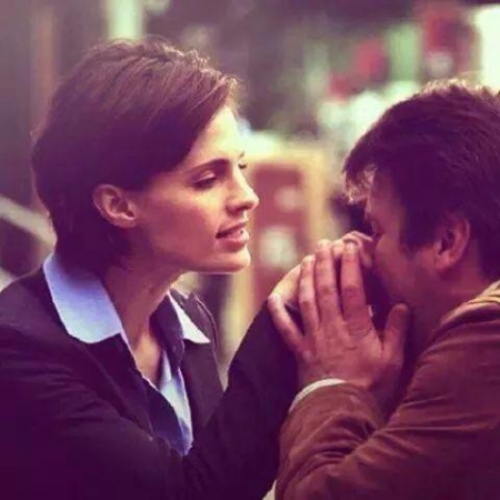 [url=https://twitter.com/Stana_Katic/status/516461159583457280]@Stana_Katic[/url]: #Apples

Estreia da temporada amanhã. Castle S7.

Aproveitem!
