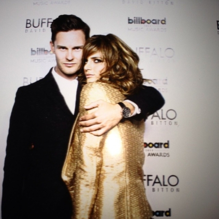 [url=http://instagram.com/p/vt0dHXx4XX/]@drstanakatic[/url]: Encontro ao acaso. Vegas. Talentoso fotógrafo @tylerwilliamparker.
