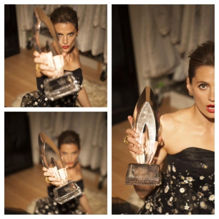[url=http://instagram.com/p/xlPSnax4Xp/]@drstanakatic[/url] | [url=https://twitter.com/Stana_Katic/status/553067144804458499]@Stana_Katic[/url]: People's Choice Awards para #Castle @NathanFillion & moi!

Obrigada a todos por nos acolherem em seus lares!

[url=http://youtu.be/lkFVI_HqEDA]youtu.be/lkFVI_HqEDA[/url]

Com amor, S
