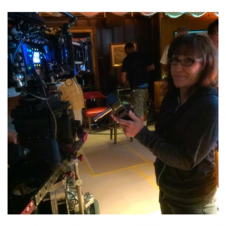 [url=https://twitter.com/Stana_Katic/status/644714155677585408]@Stana_Katic[/url]: Assistente de câmera Jamie Felz em #Castle. Para as garotas interessadas em câmeras, aqui vai um exemplo. #MulheresPorTrásDosFilmes
