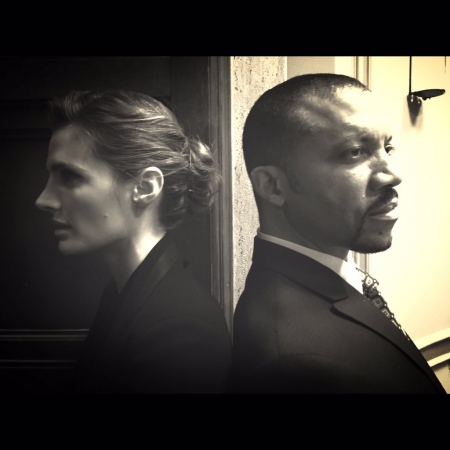 [url=https://twitter.com/Stana_Katic/status/662127001919078400]@Stana_Katic[/url]: *insira o som de "dum-dum" de Law & Order aqui* Pude trabalhar com esse gatão hoje. Lembram-se disso? youtu.be/0sZA3j1GI2Q  
