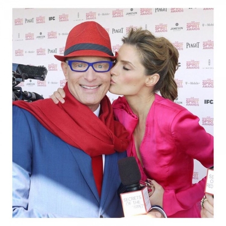 [url=https://instagram.com/p/-PLLERx4Qu]@drstanakatic[/url]: Patrizio Bertelli é o executivo comercial por trás da Prada. Uma vez, ele disse, "Não sou como muitas pessoas do mundo da moda, cuja mentalidade é 'mors tua, vita mea' - sua perda é meu ganho. Acredito em um modo menos violento, menos histérico de fazer negócio. Se o mundo, como um todo, é bem-sucedido, então todos são bem-sucedidos."
Luke Reichle (@redcarpetluke) veste #Beckett, uma personagem que interpreto na televisão. Informativo, construtivo, criativo, honesto & gentil, ela incorpora totalmente a atitude acima em relação à sua arte & à moda. Nosso tempo no camarim é uma arca do tesouro de ridasas, profundo desenvolvimento de personagem & roupas luxuosas.

Te amo, Luke.

#TapetesVermelhosPodemSerDivertidos #DonnaKaran #IndieSpiritAward
