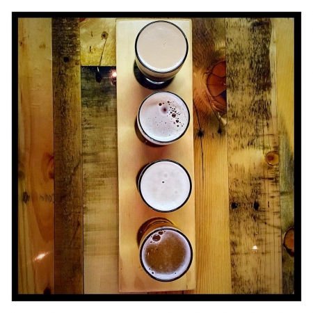 [url=https://www.instagram.com/p/-qP_EOR4Q1]@drstanakatic[/url]: Quando seus amigos têm uma destilaria... Cervejas artesanais da San Fernando Brewing Company. Bandeja de prova. #NaCidadeOndeVivo

Diga a eles que eu mandei vocês. 😜🍻
