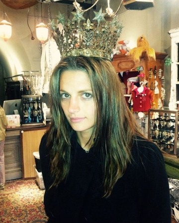 [url=https://www.instagram.com/p/BCcEzmsx4dF/]@drstanakatic[/url]: 17 horas filmando para TV, vôo de 3 horas & então 14 horas filmando um filme independente... & então, fomos comprar antiguidades. Enfim. Dormir é para os fracos. #relembrando
